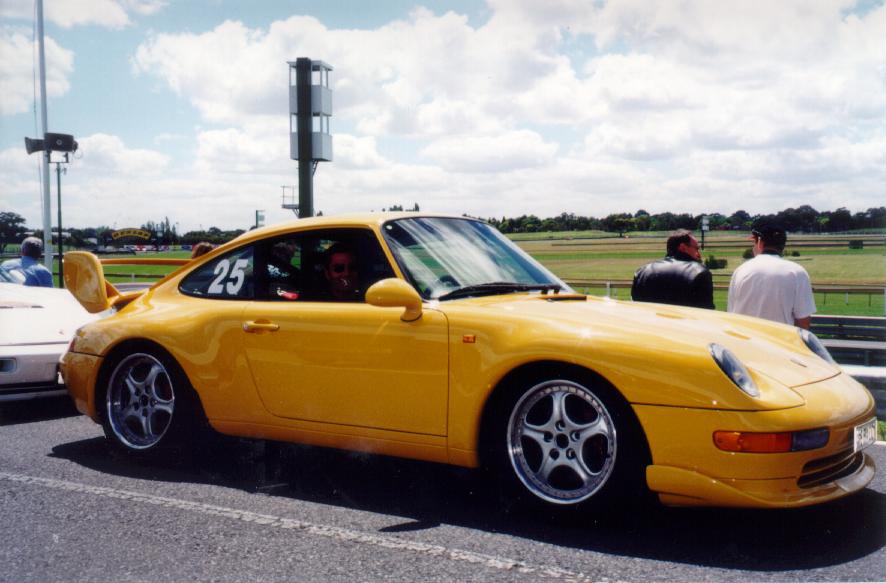 porsche.jpg (67234 bytes)